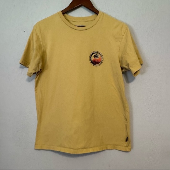 Men's Billabong Palm Tree Sunset Graphic Mustard Yellow T-Shirt - Picture 2 of 8